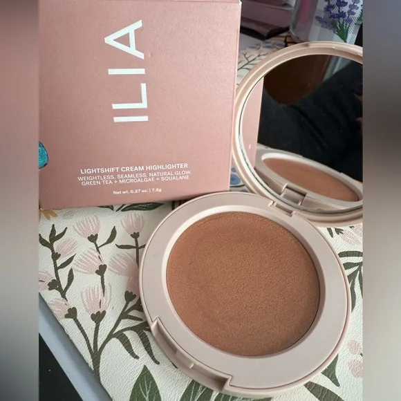 ILIA Lightshift Cream Highlighter - DAZE - NEW - Picture 2 of 13